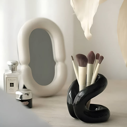 Knot-Shaped Ceramic Brush Holder – image 14