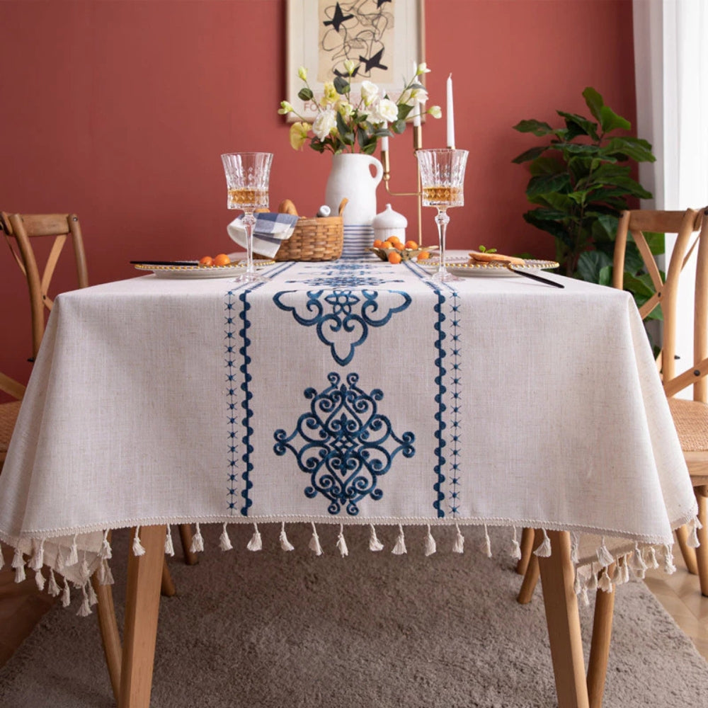 Embroidered Jacquard Tassel Tablecloth – image 1