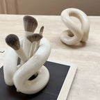 Knot-Shaped Ceramic Brush Holder – image 1