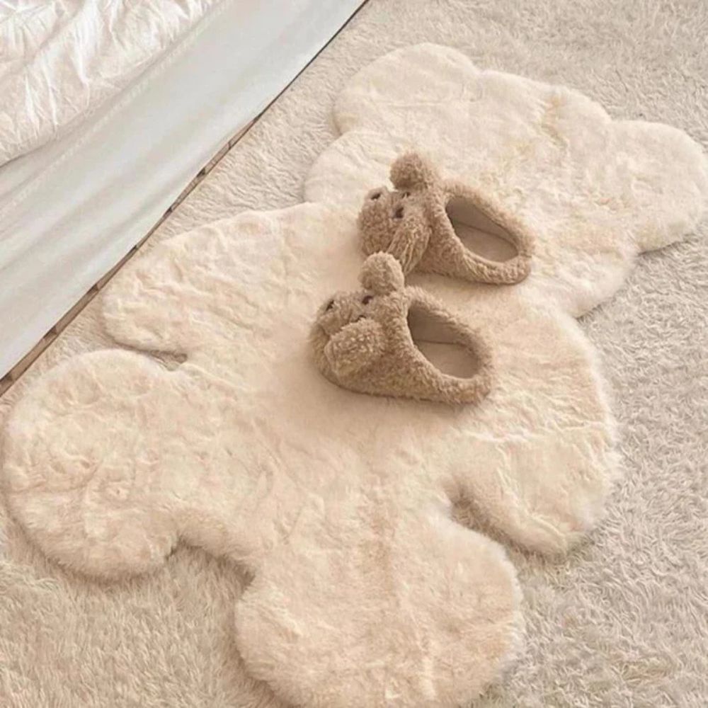 Bear-Shaped Microfibre Rug – image 2
