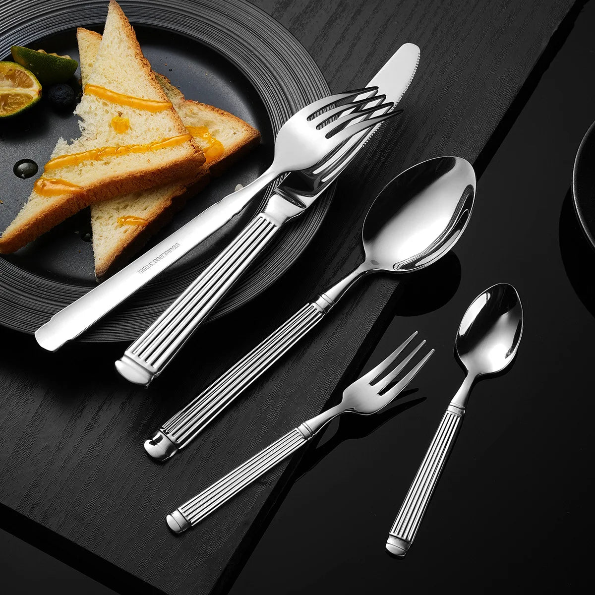 Fluted Column Cutlery Set – product image 2
