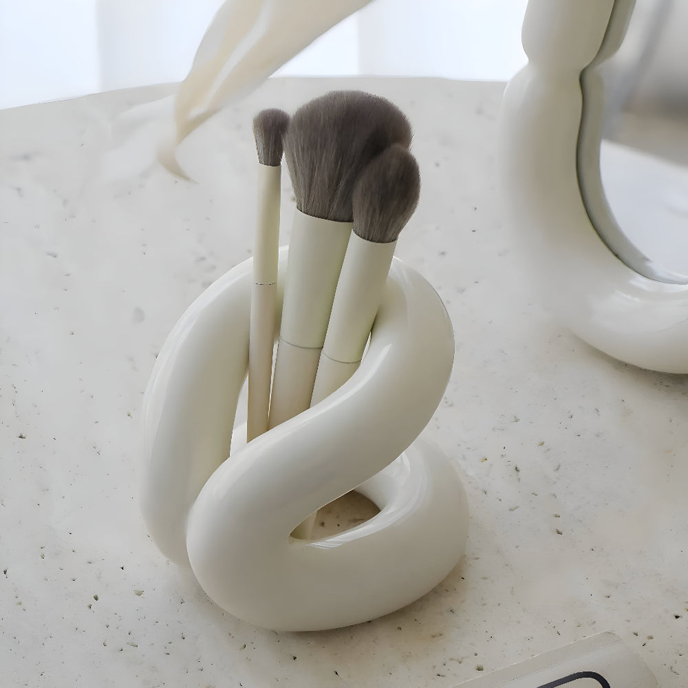 Knot-Shaped Ceramic Brush Holder – image 5