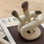 Knot-Shaped Ceramic Brush Holder – image 6