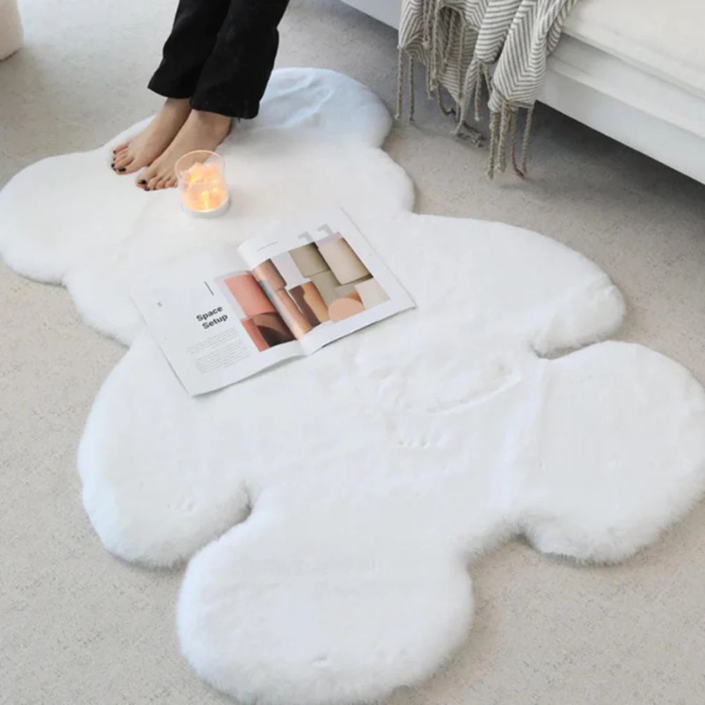 Bear-Shaped Microfibre Rug – image 1