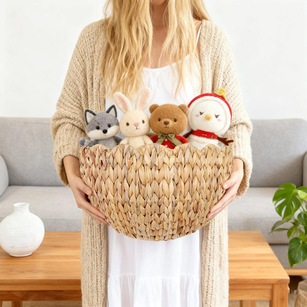 Scalloped Woven Storage Basket – product image 2