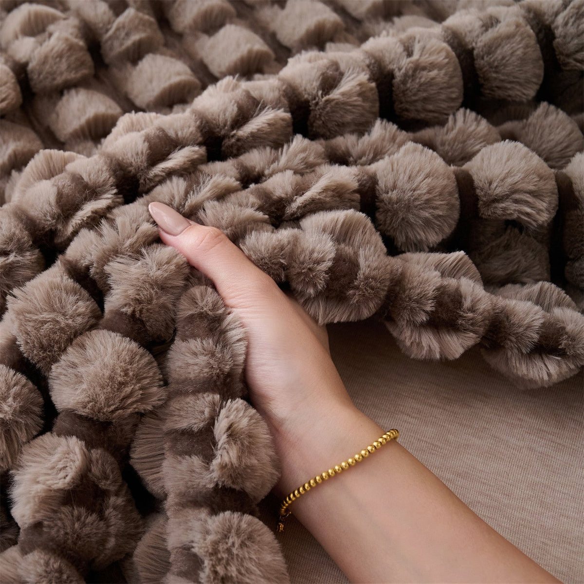 Chunky Textured Plush Throw Blanket – product image 3