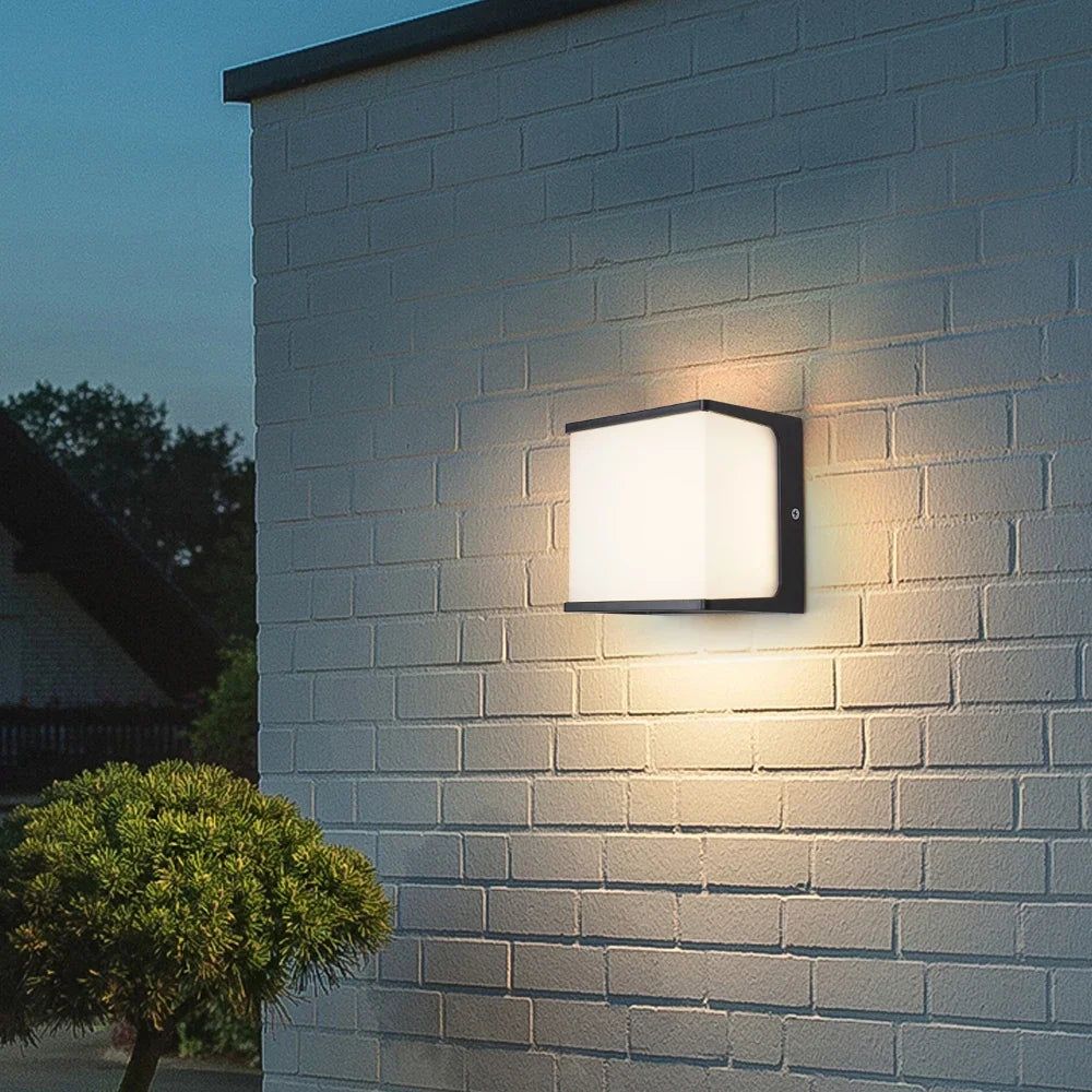 Square Metal Outdoor LED Wall Light, 8 W