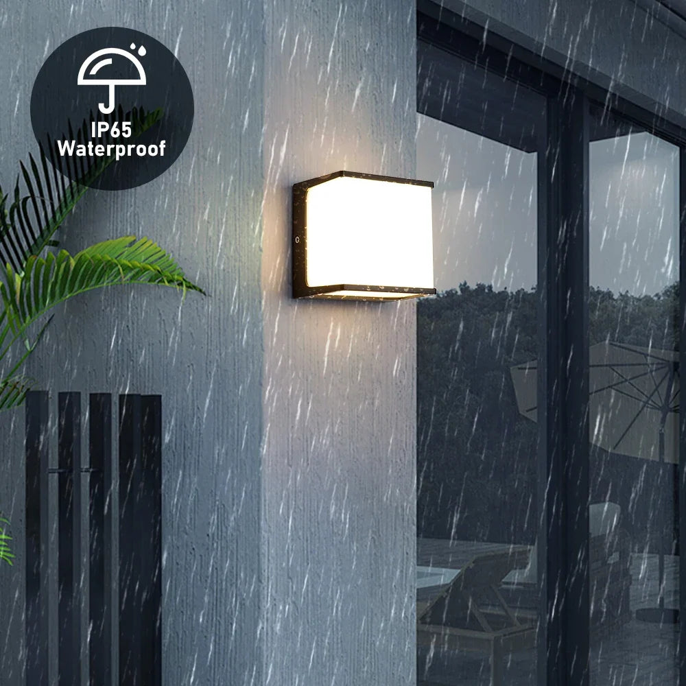 Square Metal Outdoor LED Wall Light, 8 W