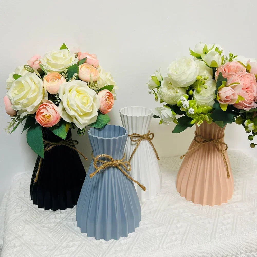 Small Fluted Plastic Flower Vase, 10 cm