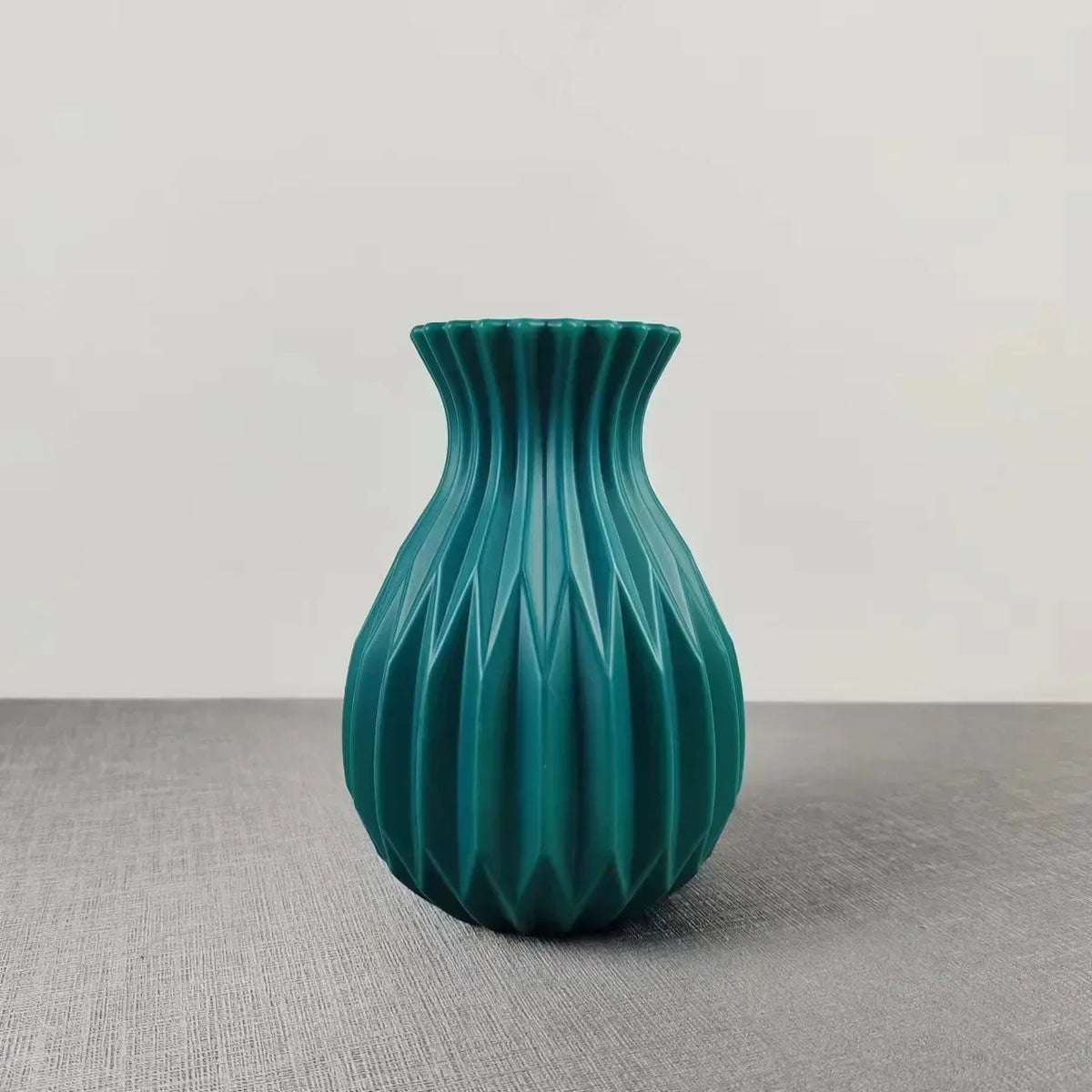 Small Fluted Plastic Flower Vase, 10 cm