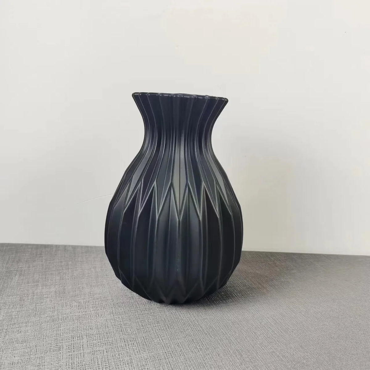 Small Fluted Plastic Flower Vase, 10 cm