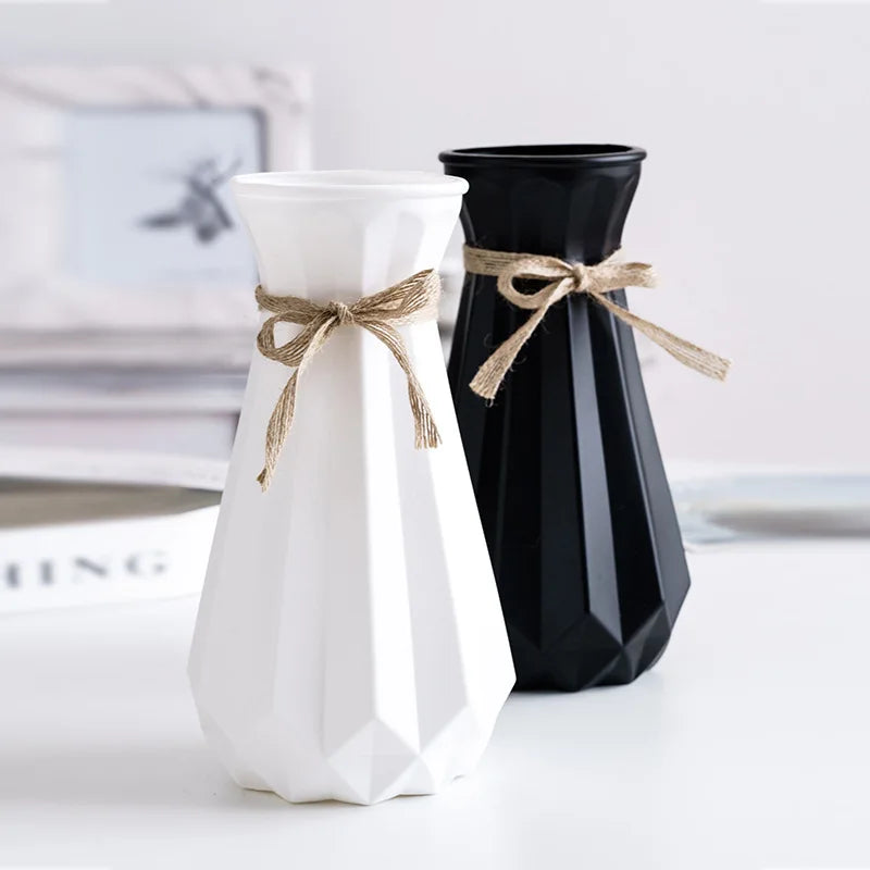 Small Fluted Plastic Flower Vase, 10 cm
