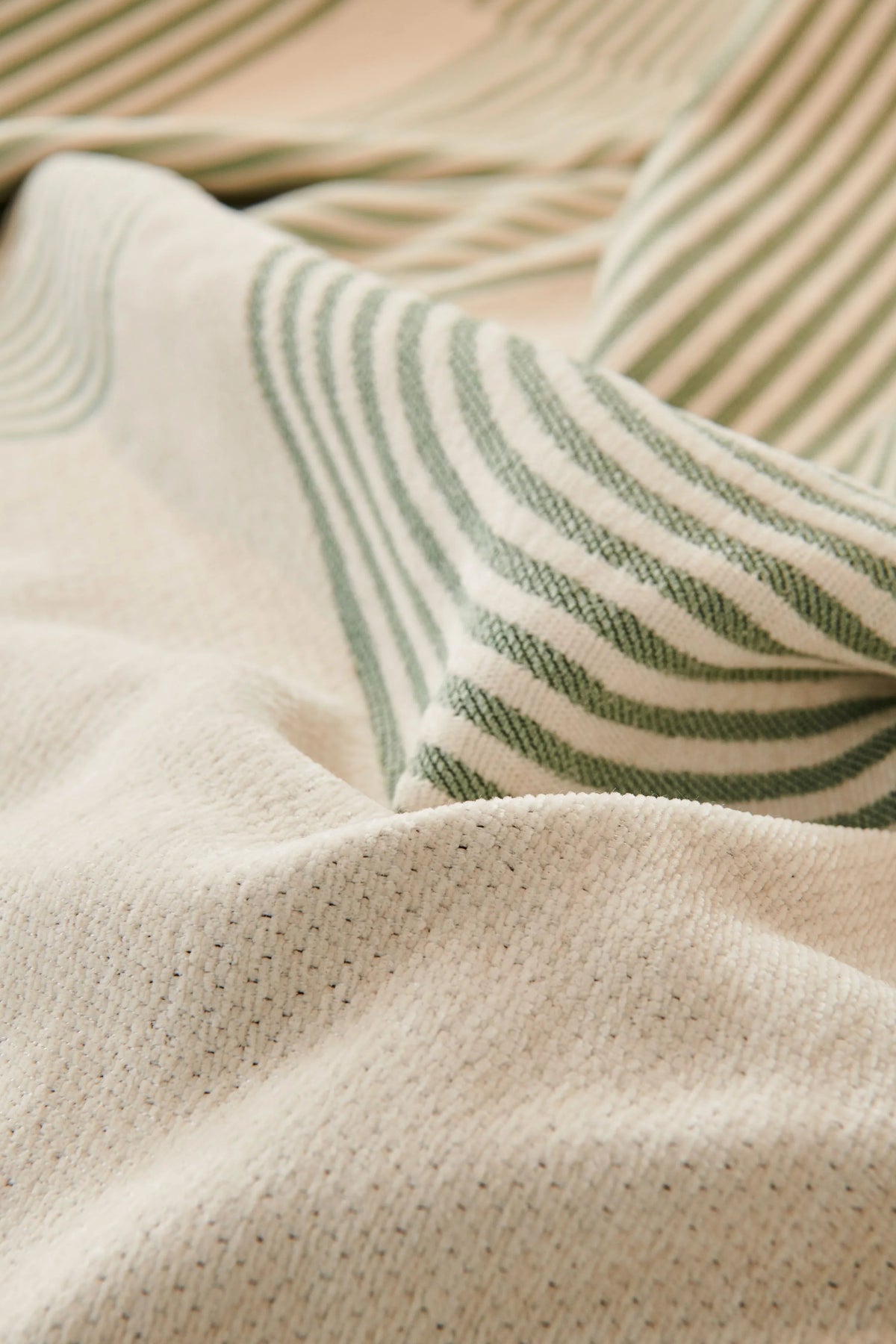 Geometric Sofa Throw with Fringed Edges