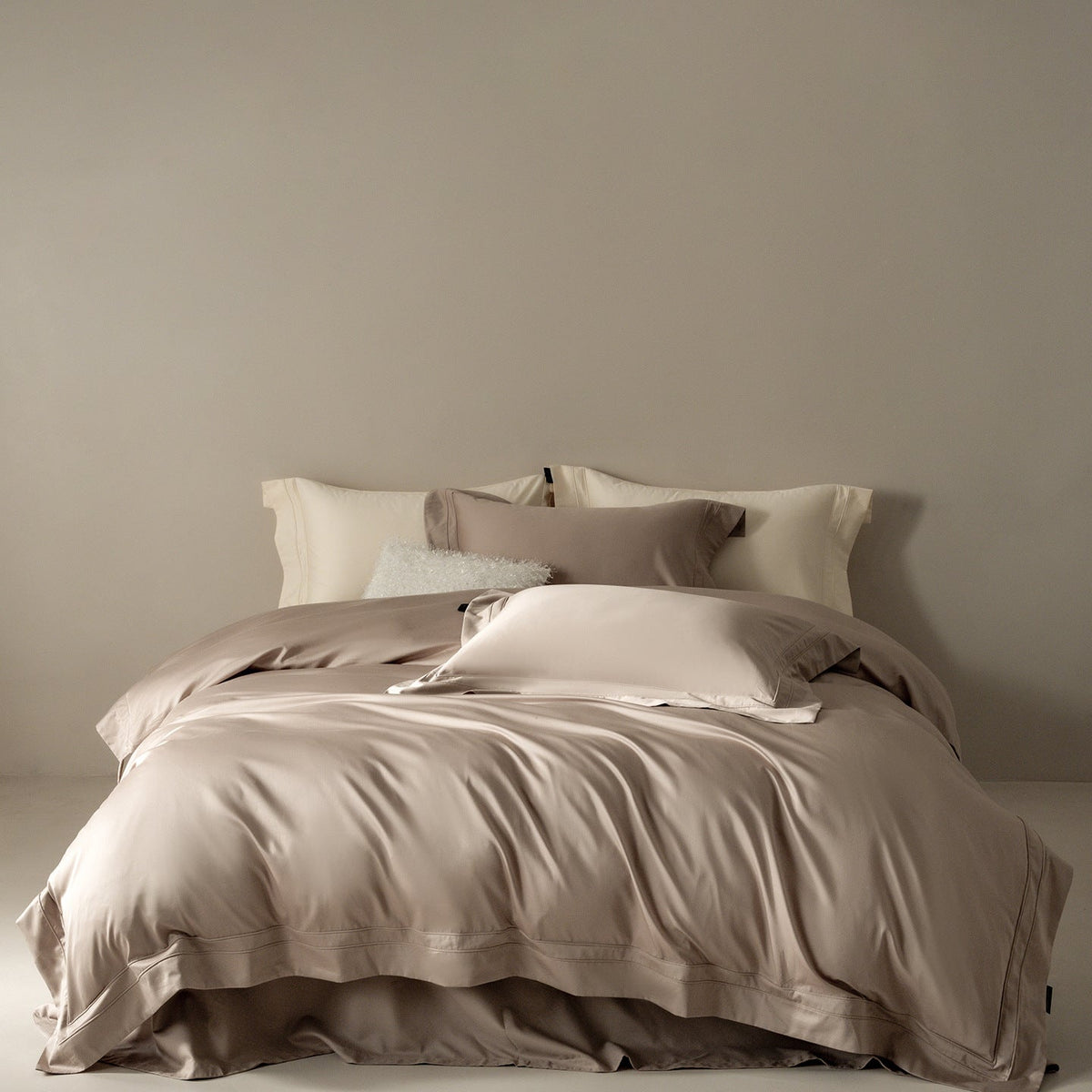 Satin Bedding Set with Envelope Closure