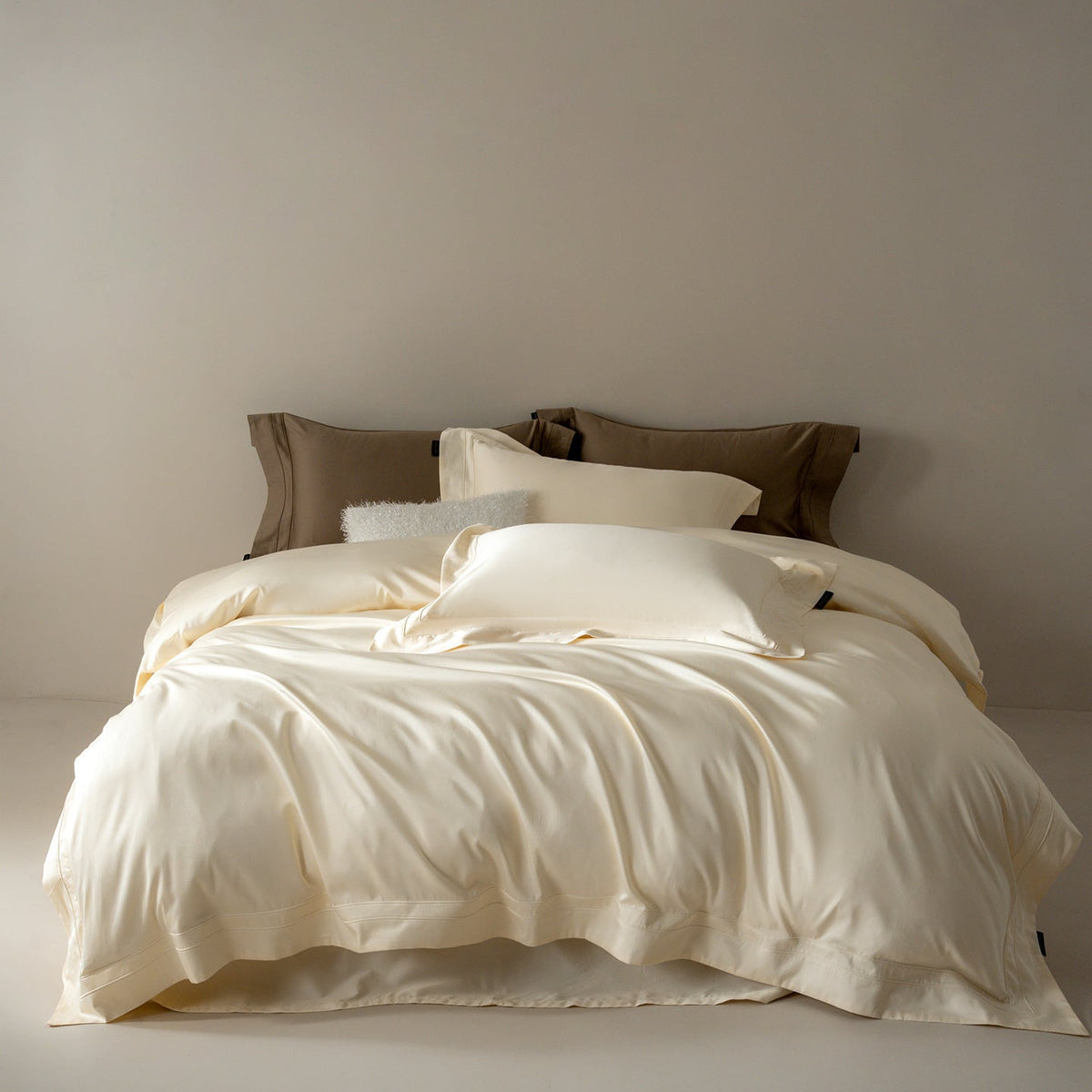 Satin Bedding Set with Envelope Closure